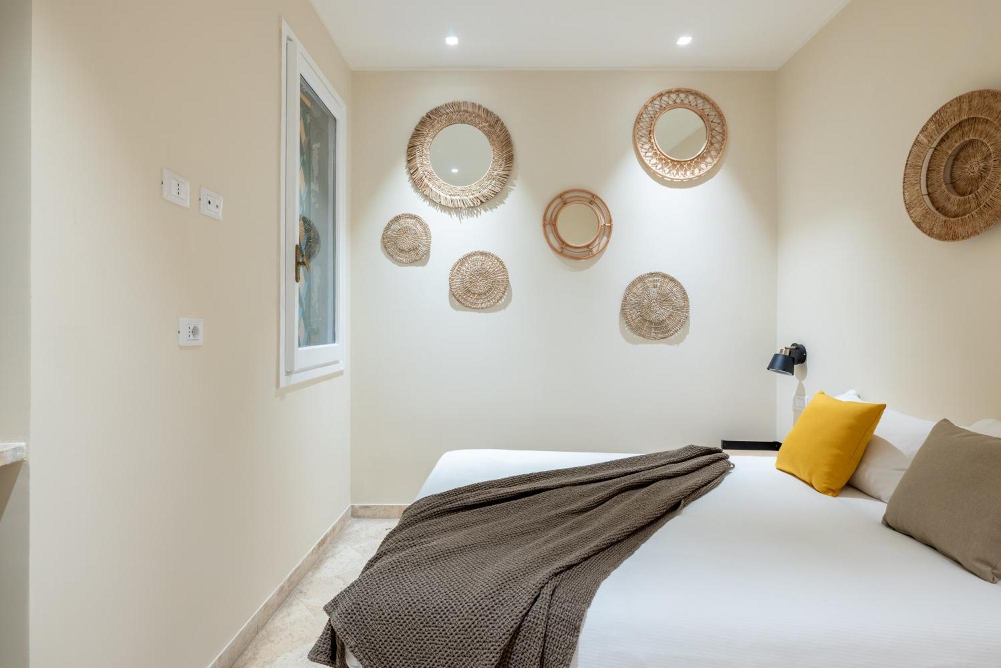 Charming 3 Bedroom Apartment In The Historic Center Рим Екстериор снимка