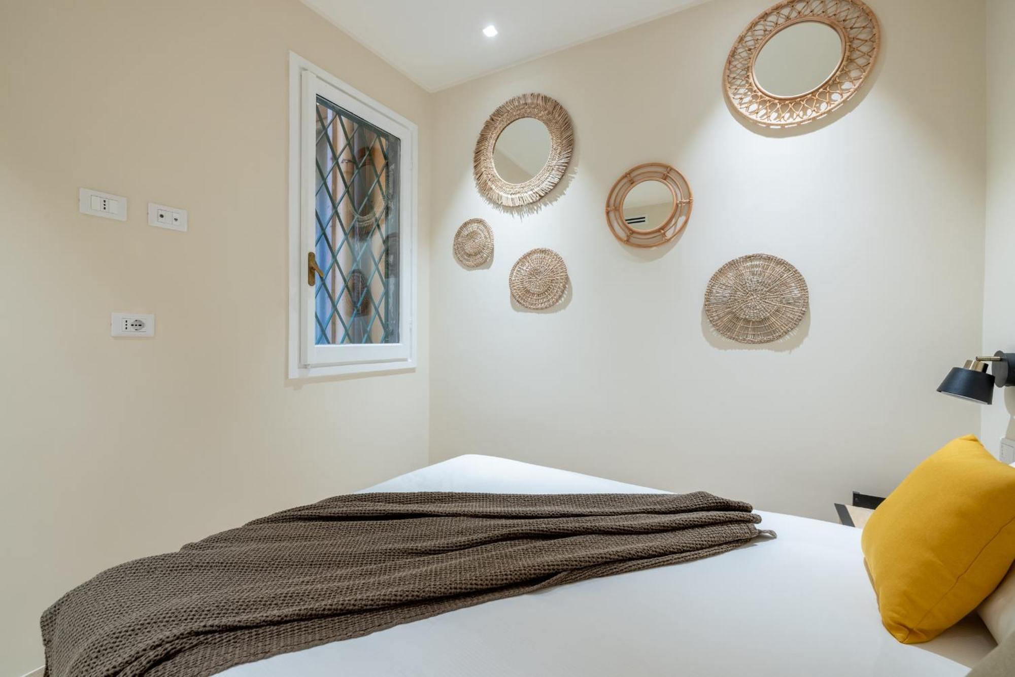Charming 3 Bedroom Apartment In The Historic Center Рим Екстериор снимка