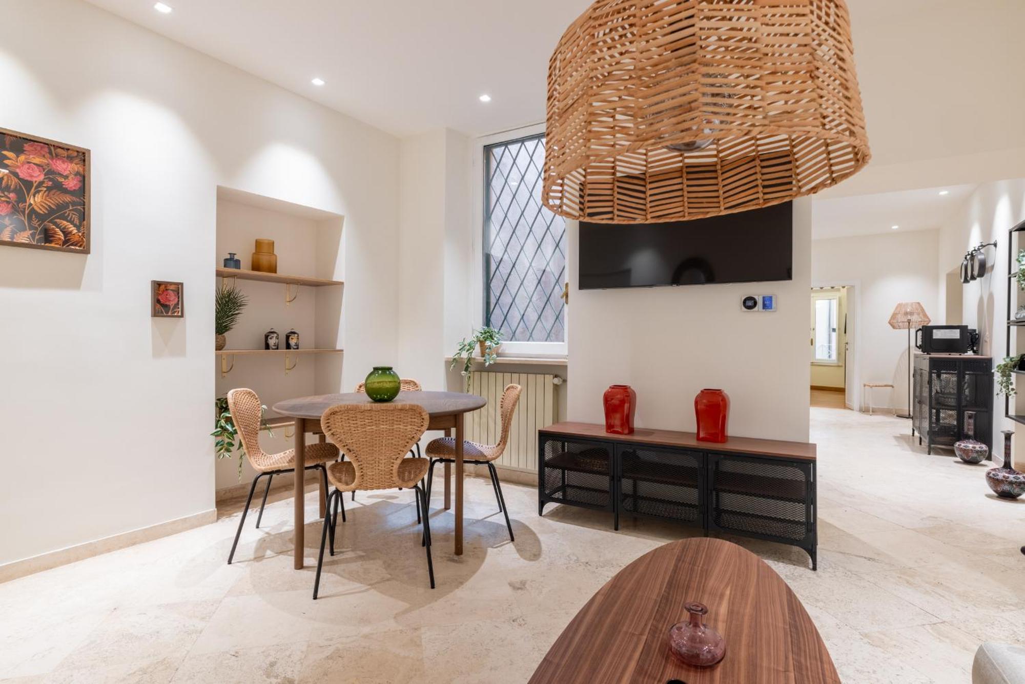 Charming 3 Bedroom Apartment In The Historic Center Рим Екстериор снимка