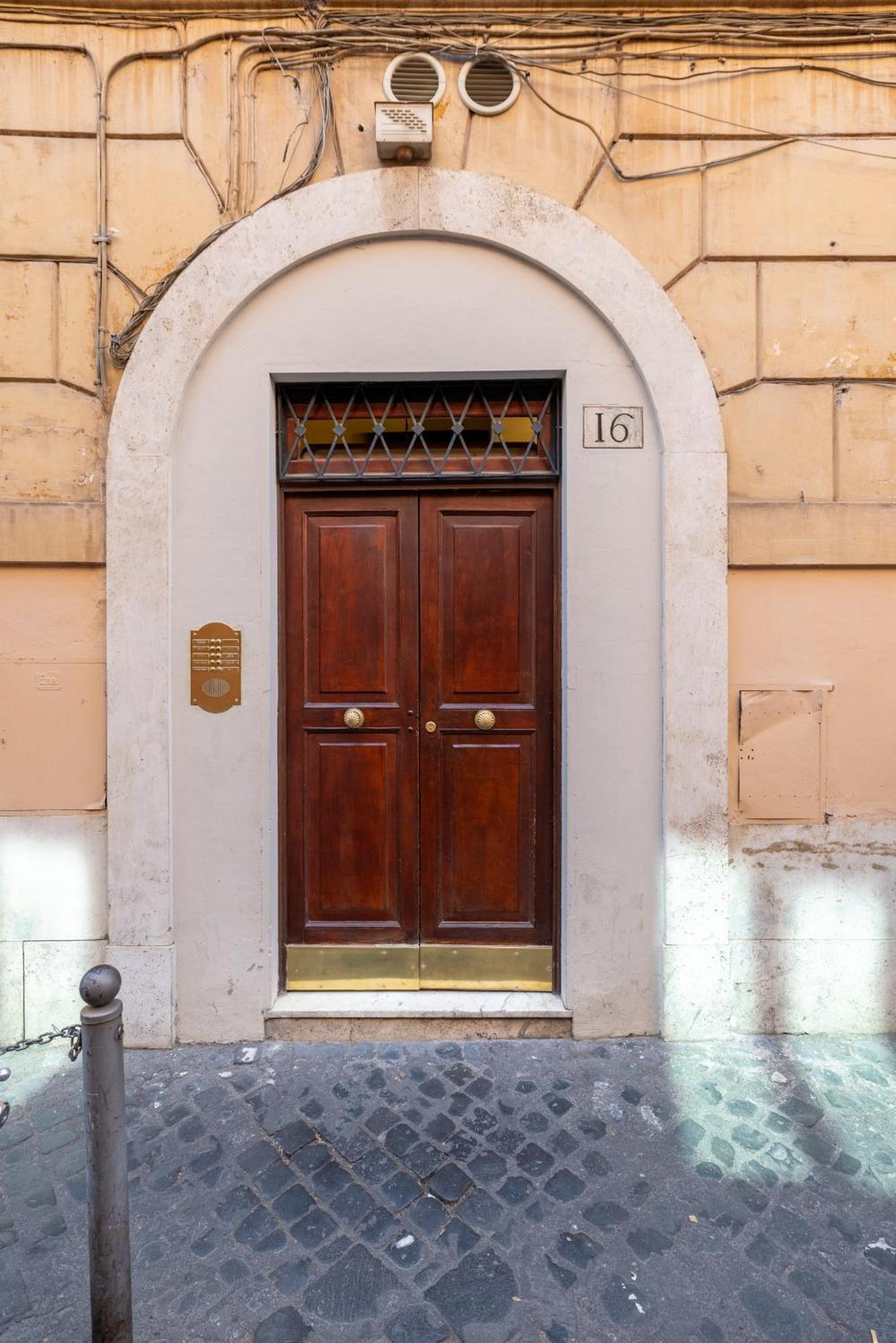 Charming 3 Bedroom Apartment In The Historic Center Рим Екстериор снимка