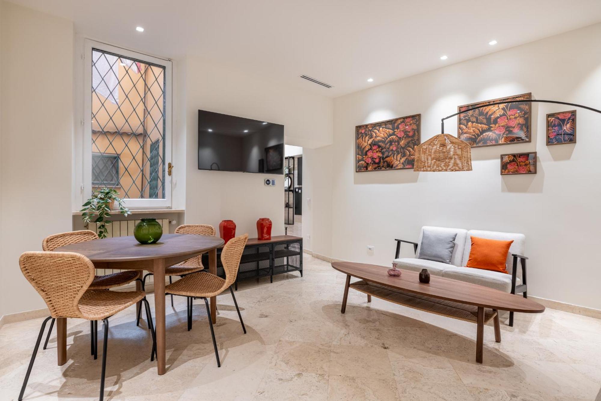 Charming 3 Bedroom Apartment In The Historic Center Рим Екстериор снимка