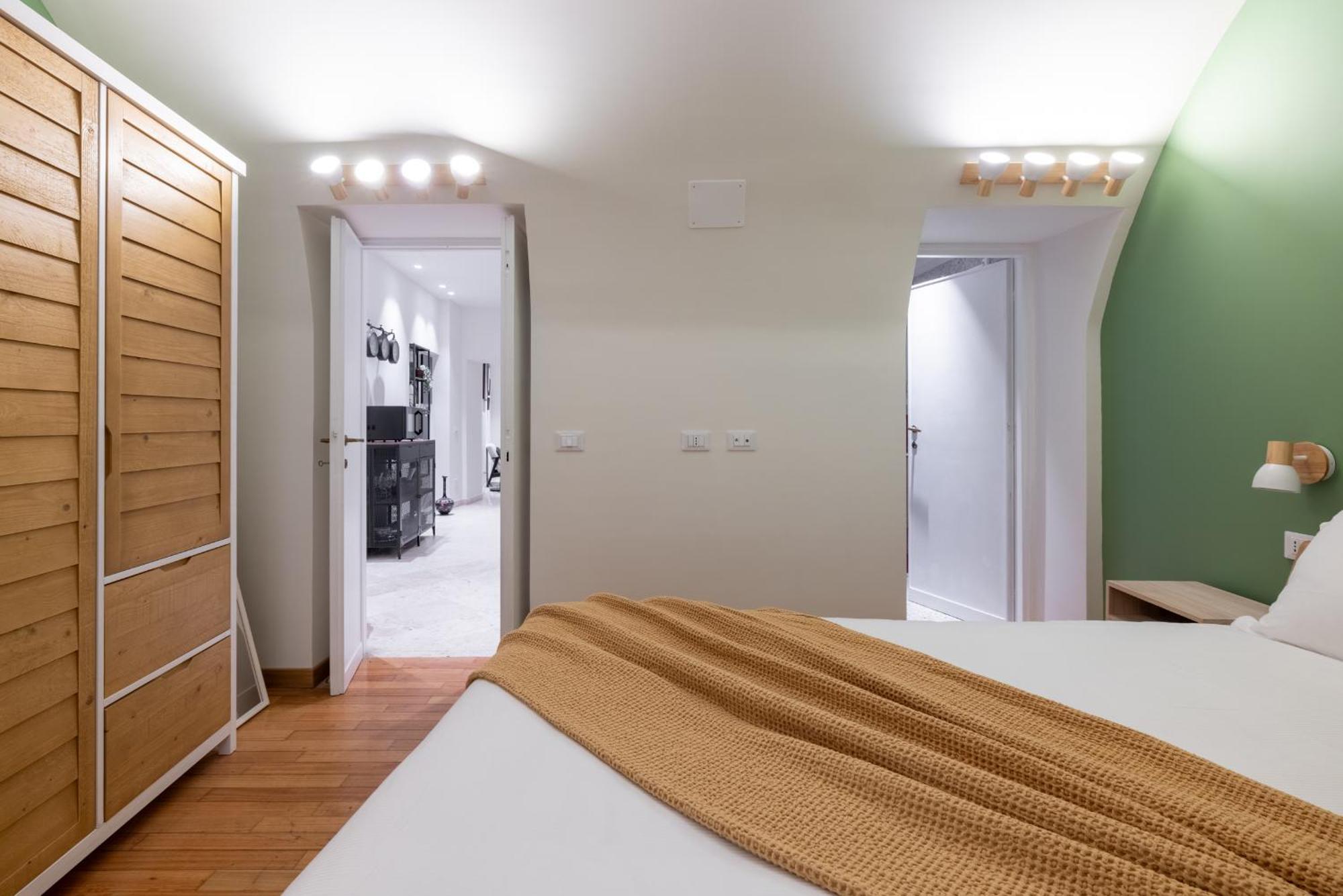 Charming 3 Bedroom Apartment In The Historic Center Рим Екстериор снимка